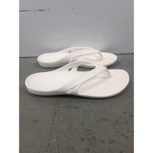 Crocs Kadee II Sandals Women's US 7 White Toe Post Slip On Casual Flip Flop